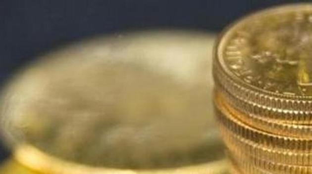 Sawant, was an expert in removing gold coins from the parcel and resealing it. (HT File Photo) Sawant, was an expert in removing gold coins from the parcel and resealing it. (HT File Photo)