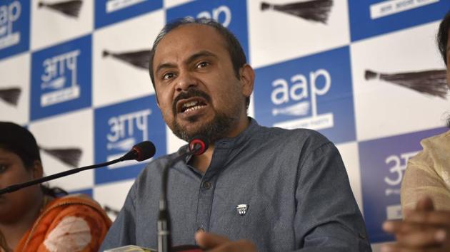 AAP Delhi convener Dilip Pandey at a press conference. The AAP has said that the BJP-ruled civic bodies should also ask the party-ruled Centre to help them. (Saumya Khandelwal/HT Photo) AAP Delhi convener Dilip Pandey at a press conference. The AAP has said that the BJP-ruled civic bodies should also ask the party-ruled Centre to help them. (Saumya Khandelwal/HT Photo)