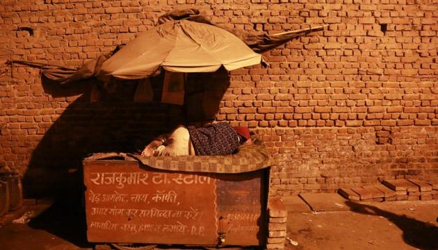 MAKING THE BEST OF IT: He is a prince in his own little world: A tea-seller sleeping in his small shop in  Paharganj. (AMAL KS/HT PHOTO) 
