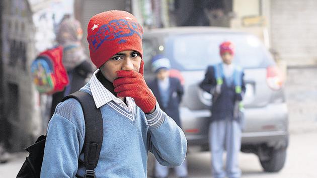 Schoolchildren wait for their bus at a stop in Noida on cold Thursday, a day the city recorded a minimum temperature of 3 degrees Celsius, the lowest so far this winter. (Burhaan Kinu/HT Photo) Schoolchildren wait for their bus at a stop in Noida on cold Thursday, a day the city recorded a minimum temperature of 3 degrees Celsius, the lowest so far this winter. (Burhaan Kinu/HT Photo)
