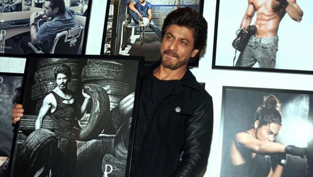 Shah Rukh poses with the framed picture of himself clicked by Dabboo. (AFP) Shah Rukh poses with the framed picture of himself clicked by Dabboo. (AFP)