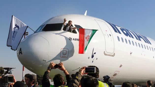 An Airbus A321 airliner arrives at the Mehrabad international airport during the delivery of the first batch of planes to the Iranian state airline Iran Air in the capital Tehran on Jaunary 12, 2017. (AFP Photo) An Airbus A321 airliner arrives at the Mehrabad international airport during the delivery of the first batch of planes to the Iranian state airline Iran Air in the capital Tehran on Jaunary 12, 2017. (AFP Photo)