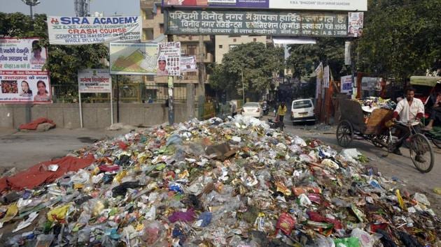 Garbage dumped on the road in Vinod Nagar in east Delhi. The strike by sanitation workers attached to the EDMC entered its ninth day on Thursday. (Ravi Choudhary/HT Photo) Garbage dumped on the road in Vinod Nagar in east Delhi. The strike by sanitation workers attached to the EDMC entered its ninth day on Thursday. (Ravi Choudhary/HT Photo)
