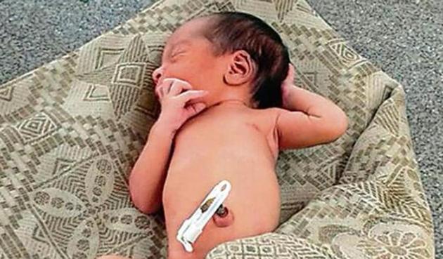 A one-day old boy was found dumped in a slum in Andheri West early morning on Thursday. (HT) A one-day old boy was found dumped in a slum in Andheri West early morning on Thursday. (HT)