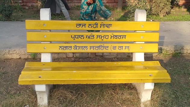 The Sirhind-Fatehgarh Sahib municipal council officials claimed they are removing this slogan from all public property. (HT Photo) The Sirhind-Fatehgarh Sahib municipal council officials claimed they are removing this slogan from all public property. (HT Photo)