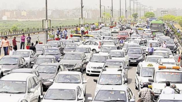 The National Green Tribunal asked earlier Delhi transport authorities to start deregistering all diesel vehicles that are more than 10 years old. (HT File) The National Green Tribunal asked earlier Delhi transport authorities to start deregistering all diesel vehicles that are more than 10 years old. (HT File)
