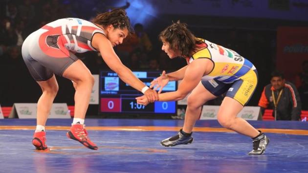 Mumbai Maharathi pulled off a superb comeback to beat Delhi Sultans 4-3 and enter the semi-finals of the Pro Wrestling League (PWL) at the KD Jadhav Indoor Stadium in New Delhi on Friday.(ProSportify) Mumbai Maharathi pulled off a superb comeback to beat Delhi Sultans 4-3 and enter the semi-finals of the Pro Wrestling League (PWL) at the KD Jadhav Indoor Stadium in New Delhi on Friday.(ProSportify)