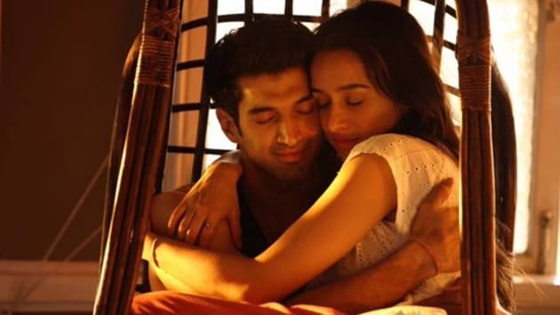 Aditya Roy Kapur and Shraddha Kapoor play a young couple who do not believe in the concept of marriage.