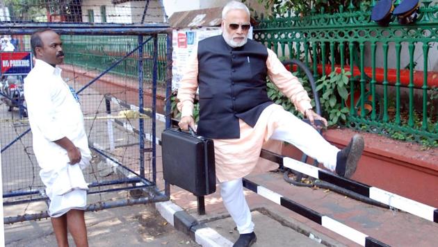When left parties were holding a protest march outside the state secretariat against PM Modi's demonetisation move on Thursday a Modi look-alike appeared on the scene shocking many. (BS Prasannan Managalam/HT Photo) When left parties were holding a protest march outside the state secretariat against PM Modi's demonetisation move on Thursday a Modi look-alike appeared on the scene shocking many. (BS Prasannan Managalam/HT Photo)
