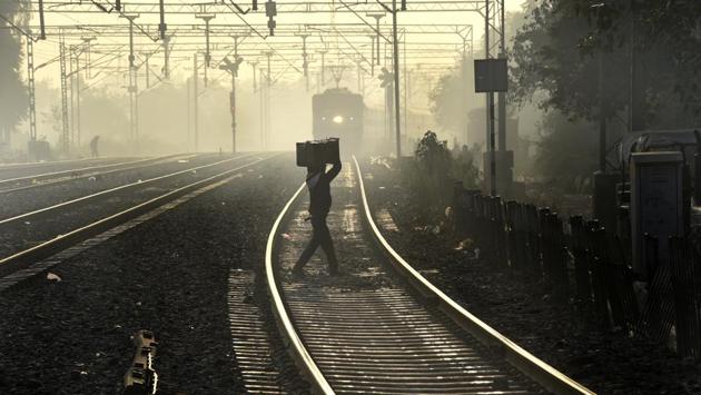 Fog shrouds railway tracks as cold wave intensifies in New Delhi on Wednesday. (Arvind Yadav/HT Photo) Fog shrouds railway tracks as cold wave intensifies in New Delhi on Wednesday. (Arvind Yadav/HT Photo)