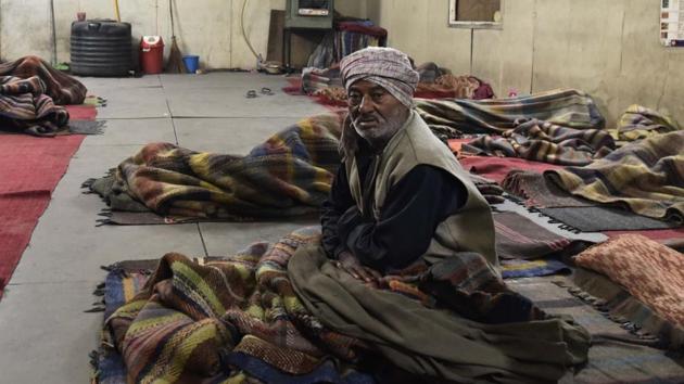 A night shelter for men near Lok Nayak Hospital in New Delhi.(VIipin Kumar/HT Photo)