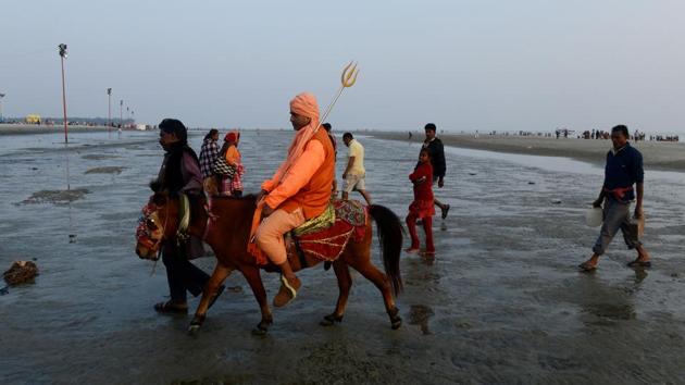 A sadhu rides on a horse to take a holy bath and perform rituals at the Gangasagar Island. (Dibyangshu Sarkar / AFP Photo) 