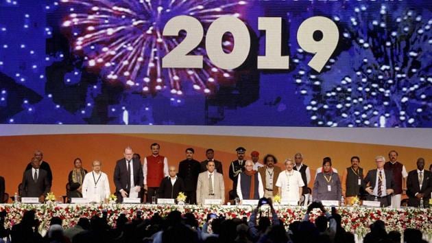 Dignitaries at the valedictory function of Vibrant Gujarat Investment Summit in Gandhinagar on Thursday.(PTI Photo)