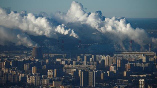 Steam rises from chimneys of a thermal power plant on a frosty winter day in Moscow, Russia January 8, 2017. (Maxim Shemetov / REUTERS) Steam rises from chimneys of a thermal power plant on a frosty winter day in Moscow, Russia January 8, 2017. (Maxim Shemetov / REUTERS)