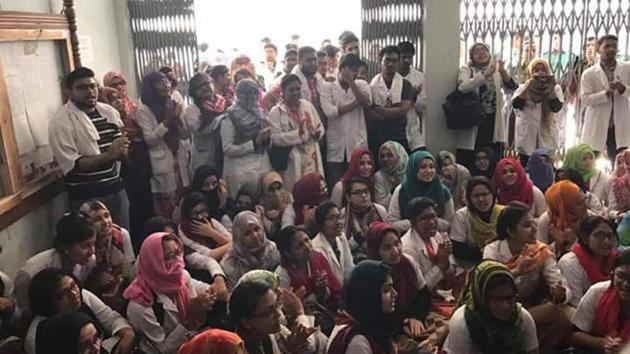 Indian students at the University of Science and Technology, Chittagong, who have been protesting since Monday because they have not been registered by the Bangladesh Medical and Dental Council. (HT Photo) Indian students at the University of Science and Technology, Chittagong, who have been protesting since Monday because they have not been registered by the Bangladesh Medical and Dental Council. (HT Photo)