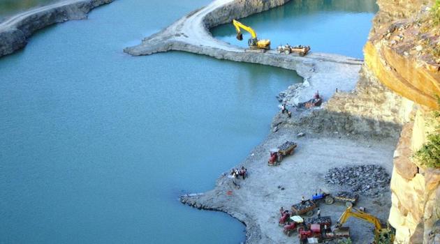 The crackdown in Rohtas, Kaimur, Aurangabad and Gaya districts of Bihar has led to confiscation of over 780 trucks carrying illegally mined stone chips and sand (HT File Photo) The crackdown in Rohtas, Kaimur, Aurangabad and Gaya districts of Bihar has led to confiscation of over 780 trucks carrying illegally mined stone chips and sand (HT File Photo)
