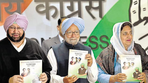 Former Prime Minister Manmohan Singh along with Punjab Congress chief Captain Amarinder Singh and Rajinder Kaur Bhattal, release the Congress manifesto for Punjab assembly elections, January 9, 2017. (Ajay Aggarwal/HT Photo) Former Prime Minister Manmohan Singh along with Punjab Congress chief Captain Amarinder Singh and Rajinder Kaur Bhattal, release the Congress manifesto for Punjab assembly elections, January 9, 2017. (Ajay Aggarwal/HT Photo)