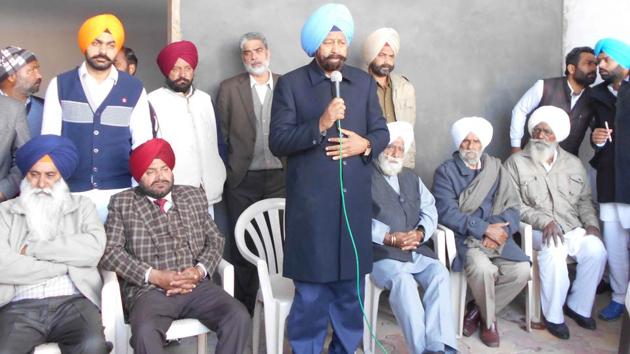 Ranjit Singh Chajjalwaddi addressing his supporters at Chhajjalwaddi village in Baba Bakala segment, Amritsar, on Friday. (HT Photo) Ranjit Singh Chajjalwaddi addressing his supporters at Chhajjalwaddi village in Baba Bakala segment, Amritsar, on Friday. (HT Photo)