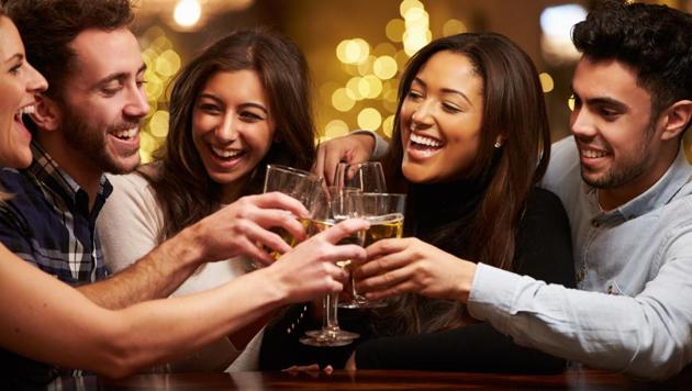 For many of us, taking note of correct bar lingo can be a daunting task.(iStock)