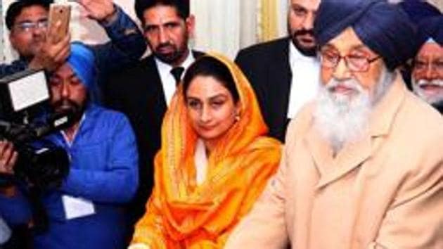 Chief Minister Punjab Sr. Parkash Singh Badal files nominations papers From Lambi constituency for assembly elections in MIMIT collage in Malout on Thursday. (HT File Photo) Chief Minister Punjab Sr. Parkash Singh Badal files nominations papers From Lambi constituency for assembly elections in MIMIT collage in Malout on Thursday. (HT File Photo)
