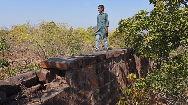 Built from sandstone, stretching for 80km in the heart of Raisen, Madhya Pradesh, stands this long-abandoned wall that’s been puzzling historians. Who could have possibly built it? (Pratik Chorge/HT PHOTO) 