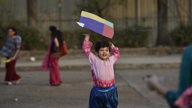A child enjoys flying a kite near Bhakti Park Mumbai. (Arijit Sen/HT PHOTO)