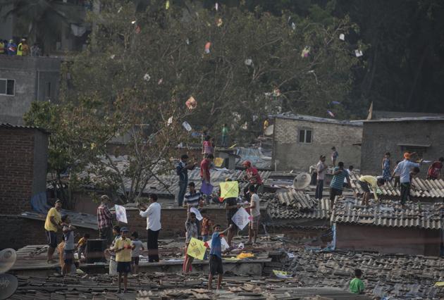 People fly kites from the roofs of their houses at Santacruz in Mumbai. (Satish Bate/HT PHOTO)