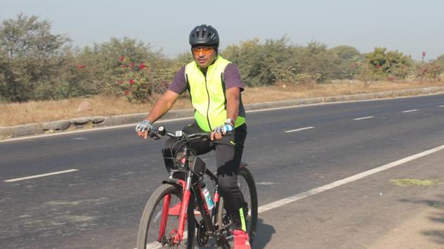 Additional divisional railway manager RK Gupta cycled 140 km to conduct surprise inspection.(HT Photo)