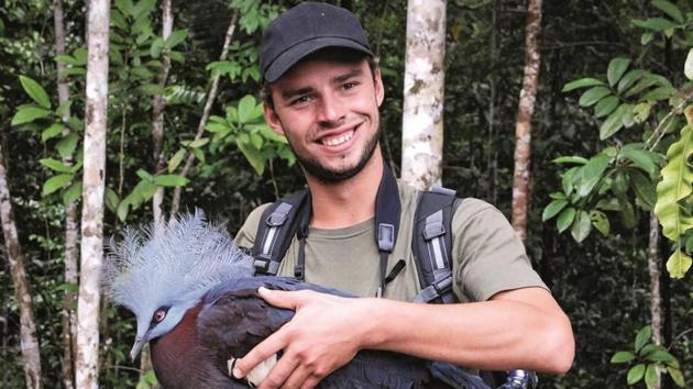 Arjan holding a Sclater’s Crowned pigeon in Papua New Guinea, that he bought in order to save and release. (PHOTO: Arjan Dwarshuis / BirdLife International) Arjan holding a Sclater’s Crowned pigeon in Papua New Guinea, that he bought in order to save and release. (PHOTO: Arjan Dwarshuis / BirdLife International)