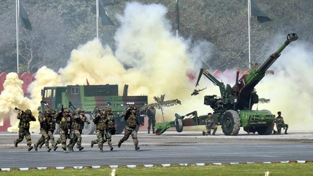 Army soldiers display their war skills during the Army Day parade at Delhi Cantt in New Delhi on Sunday. (Arvind Yadav/HT PHOTO)