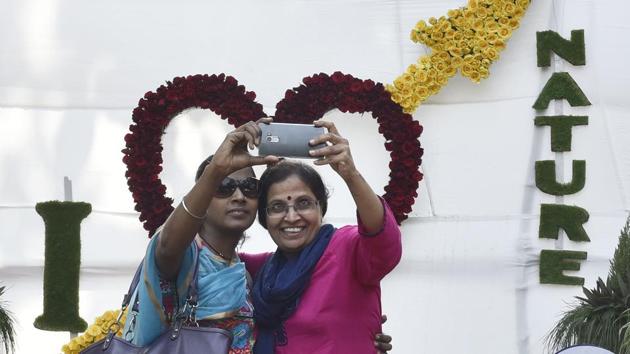 Nature lovers take to social media to express their  enthusiasm. (Anshuman Poyrekar/HT) 