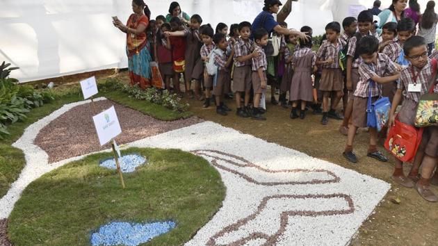 The organisers’ aim of getting children to ditch their smartphones and enjoy nature instead, seems to have succeeded. Schoolchildren have a gala time at the park. (Anshuman Poyrekar/HT ) 