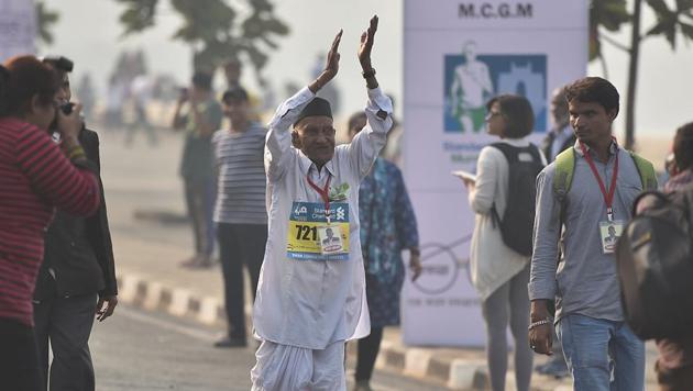 Dagdu Bhamre, 103 year old participant during Mumbai Marathon. (Pratham Gokhale/HT PHOTO) 
