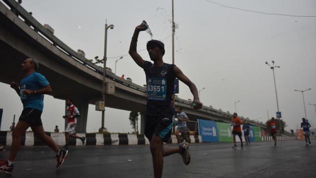 Participants during Mumbai Marathon. (Pratham Gokhale/HT PHOTO) 