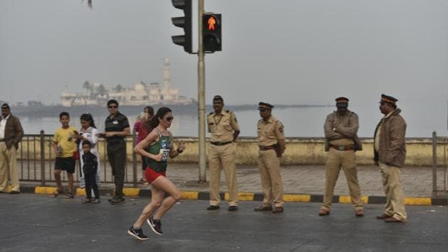 Participants during Mumbai Marathon, Haji Ali, Mumbai (aalok soni/ht photo) 