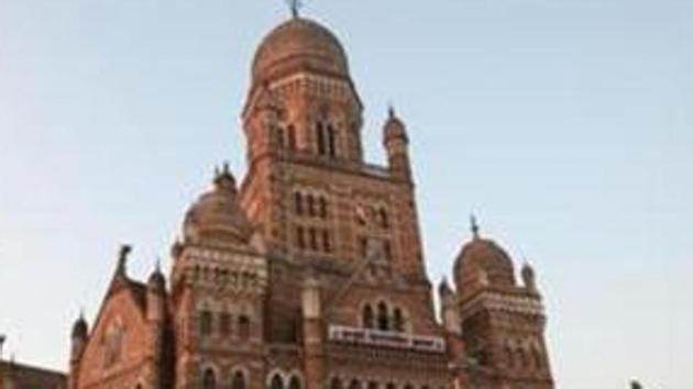 In the last two BMC elections, the manifestoes of the ruling Shiv Sena and Bharatiya Janata Party (BJP) had no mention of providing better conditions for citizens to walk in the city.(HT) In the last two BMC elections, the manifestoes of the ruling Shiv Sena and Bharatiya Janata Party (BJP) had no mention of providing better conditions for citizens to walk in the city.(HT)