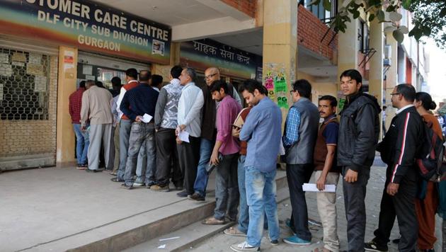 Electricity consumers queue up to pay their bills at the costumer care centre at Sector 31. (HT File) Electricity consumers queue up to pay their bills at the costumer care centre at Sector 31. (HT File)