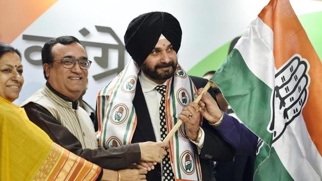 Navjot Singh Sidhu joined Congress party during his press confrence at AICC HQ in New Delhi on Monday. (Arvind Yadav/HT PHOTO) Navjot Singh Sidhu joined Congress party during his press confrence at AICC HQ in New Delhi on Monday. (Arvind Yadav/HT PHOTO)