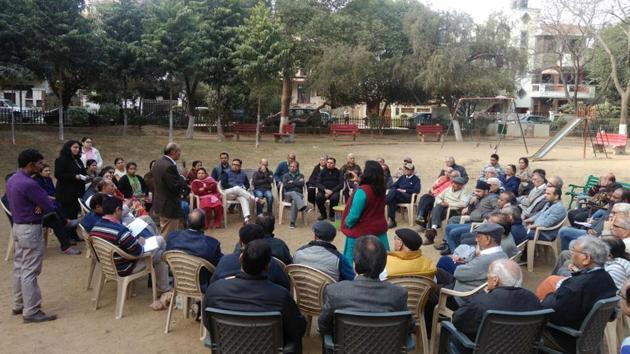 Residents said police and the builder assured them of improved patrolling in the morning. (HT Photo) Residents said police and the builder assured them of improved patrolling in the morning. (HT Photo)
