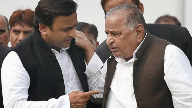 File photo of SP supremo Mulayam Singh Yadav and UP CM Akhilesh Yadav.(PTI) File photo of SP supremo Mulayam Singh Yadav and UP CM Akhilesh Yadav.(PTI)