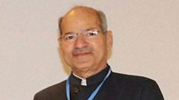 Environment minister Anil Madhav Dave has conveyed his displeasure to ministry officials about their lack of command over Hindi in official files.(PTI File Photo) Environment minister Anil Madhav Dave has conveyed his displeasure to ministry officials about their lack of command over Hindi in official files.(PTI File Photo)