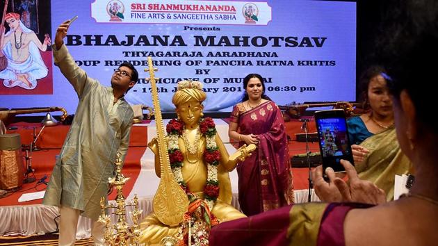 Around 100 musicians participated in Bhajana Mahotsav Tyagaraja Aaradhana at Sri Shanmukhananda Sabha in Mumbai. (Anshuman Poyrekar/HT PHOTO) 