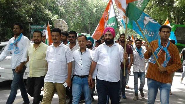 Congress youth wing members stage a protest. (HT Photo) Congress youth wing members stage a protest. (HT Photo)