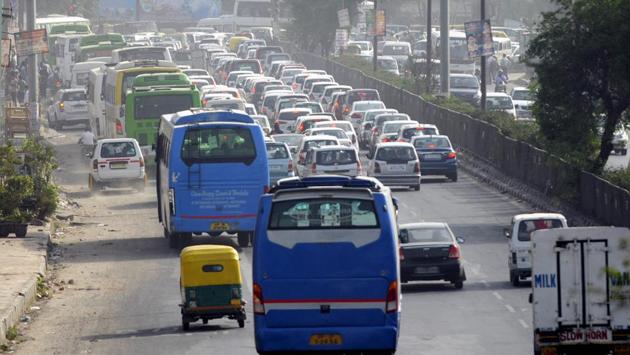 The national capital has been struggling to clean up its air that contains a toxic cocktail of dust, smoke and gases from vehicle and factory exhausts. (Burhaan Kinu / HT File Photo) The national capital has been struggling to clean up its air that contains a toxic cocktail of dust, smoke and gases from vehicle and factory exhausts. (Burhaan Kinu / HT File Photo)