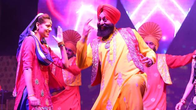No wedding in north India is complete without Bhangra and Yogeshwar Dutt’s big day was no different on Monday. (Manoj Verma/Hindustan Times)