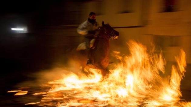 Does this remind you of a scene from the Mask of Zorro? (AP) Does this remind you of a scene from the Mask of Zorro? (AP)