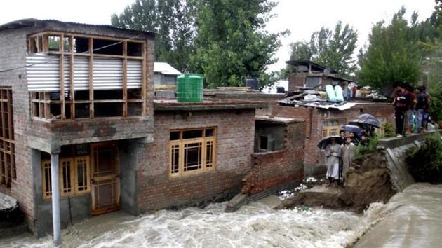 An amount of Rs 1,200 crore has been sanctioned under PMDP 2015 for providing assistance to beneficiaries of the houses affected by September-2014 floods. (HT File Photo) An amount of Rs 1,200 crore has been sanctioned under PMDP 2015 for providing assistance to beneficiaries of the houses affected by September-2014 floods. (HT File Photo)