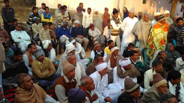 People at the ‘mahapanchayat’ in Rata Kalan village at Mahendragarh on Tuesday. (HT Photo) People at the ‘mahapanchayat’ in Rata Kalan village at Mahendragarh on Tuesday. (HT Photo)