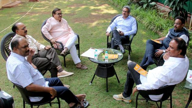 BJP and Shiv Sena leaders discuss seat sharing for the upcoming BMC elections, at state BJP president Raosaheb Danve's bungalow on Wednesday.(Bhushan Koyande/HT)