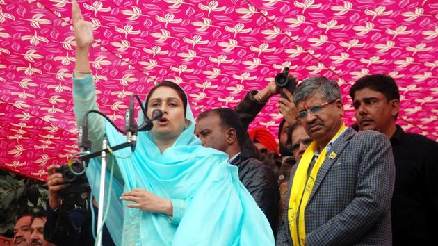 Union minister for food processing industries Harsimrat Kaur Badal during an election campaign for Bathinda Urban candidate Saroop Chand Singla in Bathinda on Tuesday. (HT Photo) Union minister for food processing industries Harsimrat Kaur Badal during an election campaign for Bathinda Urban candidate Saroop Chand Singla in Bathinda on Tuesday. (HT Photo)